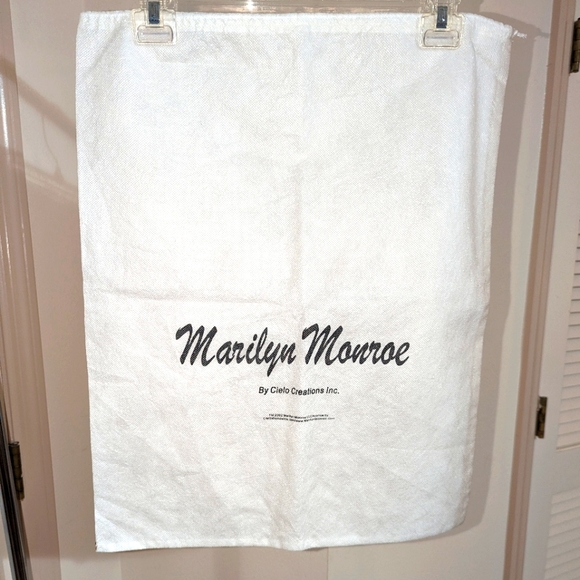 Cielo Creations Inc. Handbags - Vintage Marilyn Monroe dust bag. Sz 17 x 21.